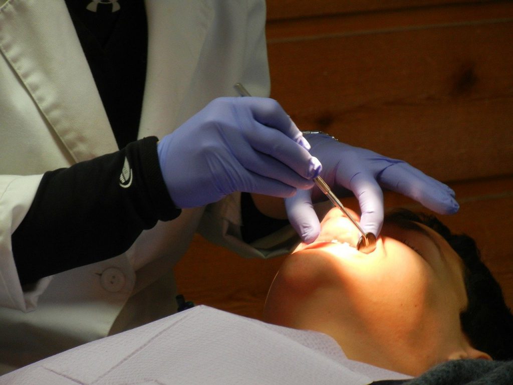 usługi dentysty, usługi stomatologa