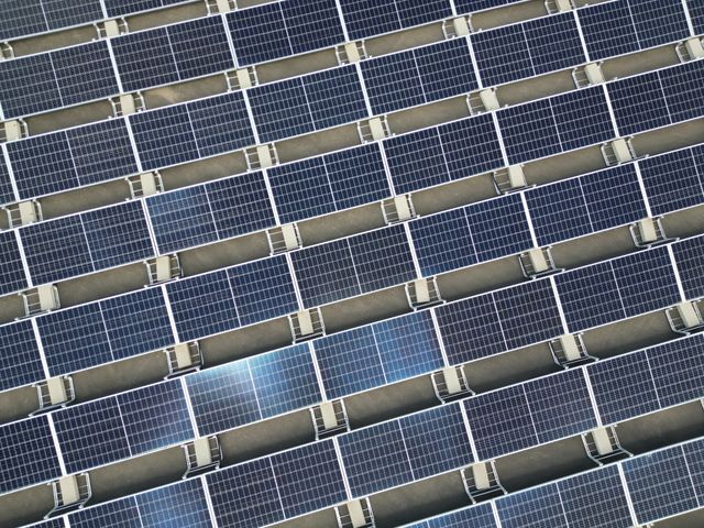 Czy magazyn energii pozwala realnie obniżyć rachunki za prąd z fotowoltaiki?